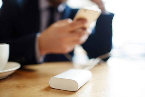 Quels sont les avantages de la recharge bidirectionnelle pour les propriétaires de Nissan LEAF dans un système de maison intelligente?